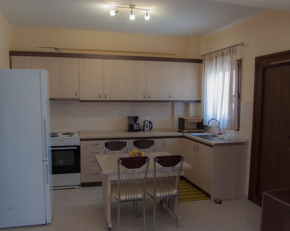 Ianthi Maisonettes Неа Рода Екстериор снимка