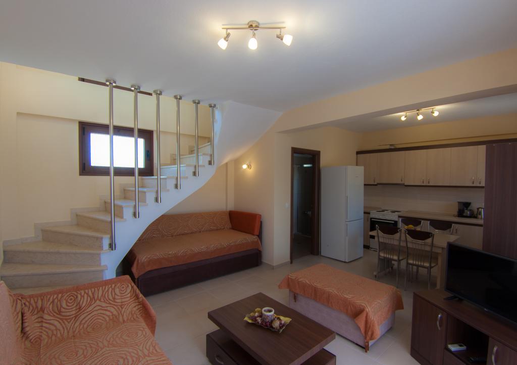 Ianthi Maisonettes Неа Рода Екстериор снимка
